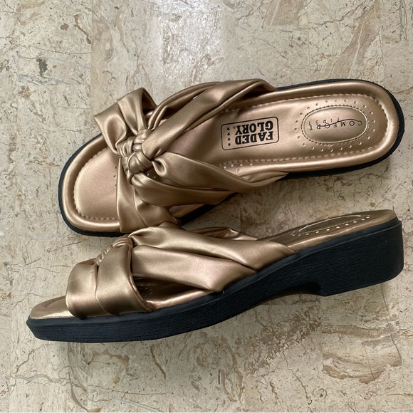 Faded Glory Comfort First Metallic Slip On Open Toe Low Heel Size 7 W - Picture 2 of 11